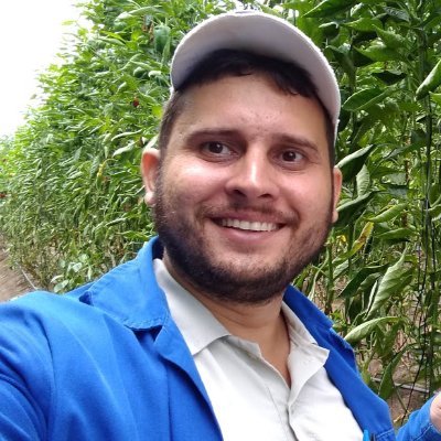 Um entusiasmado por: Deus, a família, natureza, o nordeste brasileiro, e pelas coisas simples da vida, na qual tornam tudo isso um espetáculo digno de aplausos!