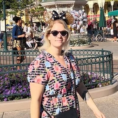 lisamengeflanst's profile picture. She/her