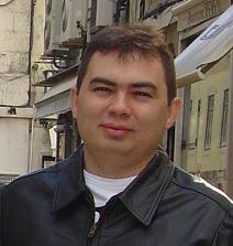 Pai, empresário, piloto de avião e ultraleve nas horas vagas.