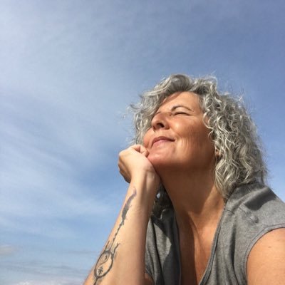 soniabaiges's profile picture. 🦋 la perfecció depèn dels ulls que la miren, les orelles que l’escolten i les mans que la toquen... 🦋