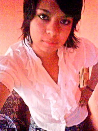 alegre, cariñosa, risueña, tierna, divertida, sencible, relajienta, sociable,