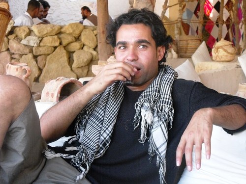 أديـنُ بدينِ الحــــبِ أنّى توجّـهـتْ  ركـائـبهُ .. فالحبُّ ديـني وإيـمَاني