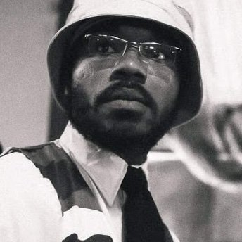 Black man born in Montreal, Thinking.poet, and field sales specialist... Life is good!
