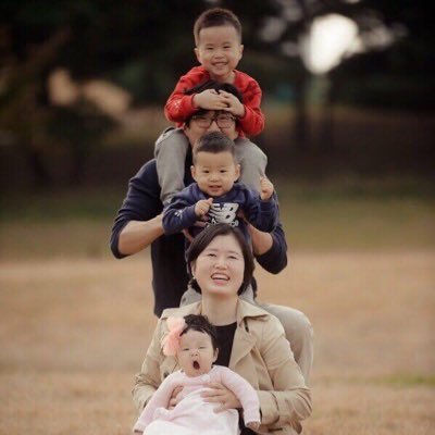 Mom of 3 adorable kids, 10years Work experience in international trade in S.Korea, Seoulite, living in Fairfax,Va now