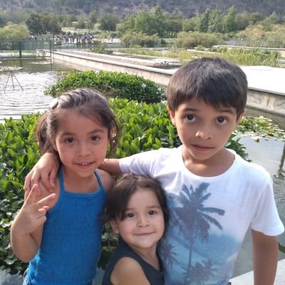 Inspector en una escuela, asesor inmobiliario, corr. de propiedades, sigo ayudando a los pymes
Amo a Dios
Ing en finanzas, padre de 4 y felizmente casado