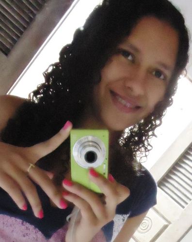 Caroline com E no final/chata/perfeccionista/sarcástica/ocupada/simpatia seletiva/argumentação/futura Pedagoga,ou não.