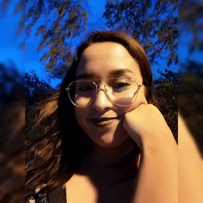 LaraNavil's profile picture. tu sonrisa es la mía...