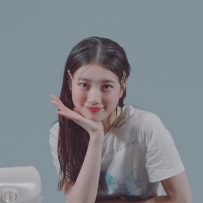 an account dedicated to bae suzy. 
you can request for a specific day or outfit to be posted. just dm !