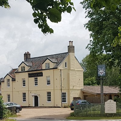 Romantic Chic Country Pub (10 rooms) Rustic Restaurant opp National Trust Moated Oxburgh Hall, vibrant community hub/pub, log fire, candles/flowers