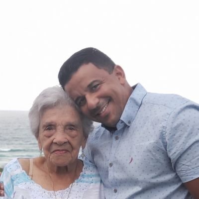 oyola16's profile picture. 