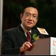 香港大學專業進修學院及澳門城市大學客座教授、「冠一資產管理」首席策略師、「王冠一財經頻道」創辦人、「香港投資商學院」諮詢小組主席、前NOW財經台「環球金融快線」主持評論員,現時於亞洲電視本港台「國際財經視野」擔任金融評論員。
曾為本港具影響力報章撰寫專欄超過十年。現時為《明報》和《am730》撰寫專欄,深受讀者愛戴。