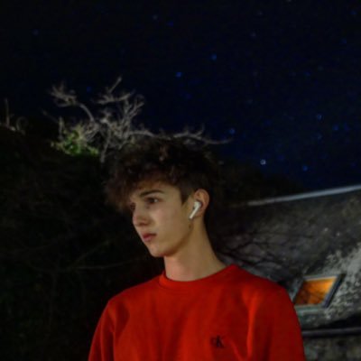 19 ans Insta : max.gllt Tiktok : Max.gllt Youtube : Maqs