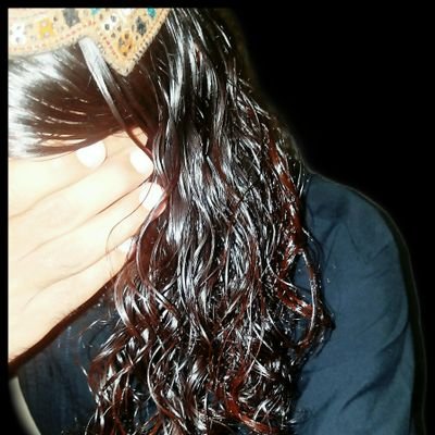 هم دی وژنم هم دی پړه په غاړه اخلم
زه دی لویه او وړه په غاړه اخلم
په کی تاته چی هرقسمه تاوان واوړی
مکمل هغه ساحه په غاړه اخلم
نردوښمن دی یم په خپل کار ګواخی