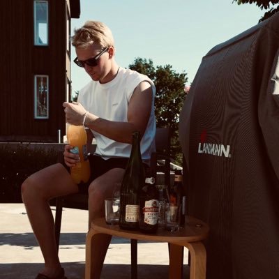 Wstenvall's profile picture. Aktienörd och golfproffs