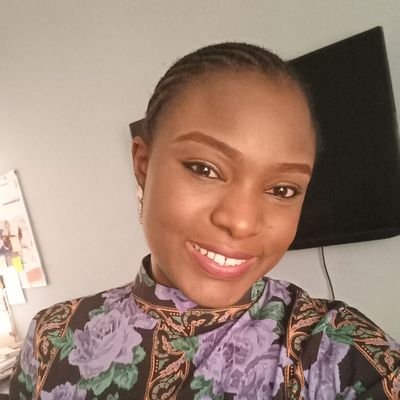 a Jesus junkie, talented, aspiring world changer and a proud Nigerian🇳🇬🇳🇬👊👊...simply phenomenal😄😄
#Instagram @mzz_Evaa