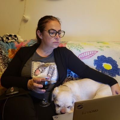 Mãe da Vik e da Carol
Cidadã, Psicóloga. Totalmente independente. Conservadora. Já sai da pré escola faz tempo.
