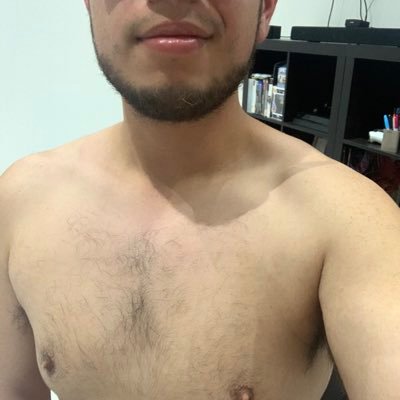 Chubby Hispanic who love to show off! Follow me and come chill!