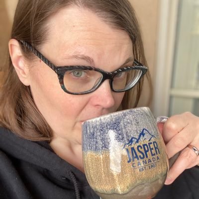 #YEG geek (she/her🏳️‍🌈😷💉x 3) serving maple flavoured tweets about arts, politics, science & everything in between. Background by https://t.co/ob4mnvgpKT