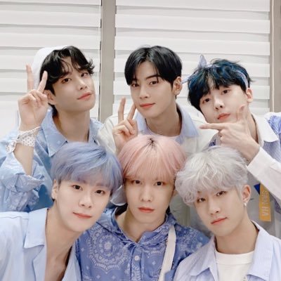 astrohashtaggg's profile picture. 