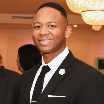 Don't be fooled by the popular.
Fmr. Broadway & TV Technician
Assoc. Director: U.S. Muaythai Open
Gen. Partner: Siam Fight Productions
