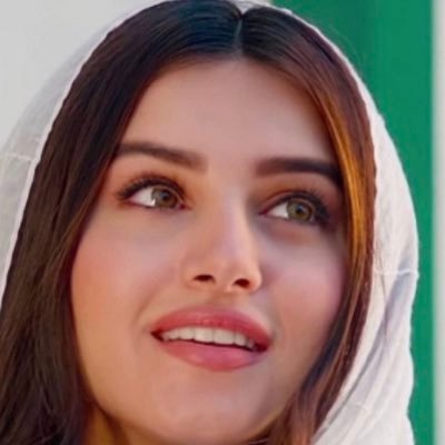 عزيزي المغرد البنت اللي بمنشنك موشرط تحبك ..أنت سبب يخليها تضحك وتستانس أو سبب يخليها سعيدة صف النية طيح الله حظك