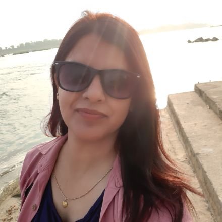 Kritika33409683's profile picture. banker