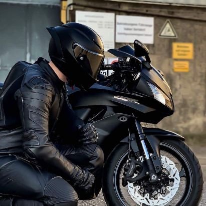 Manuelmalla's profile picture. La confianza en sí mismo es el primer secreto del éxito. -Ralph Waldo