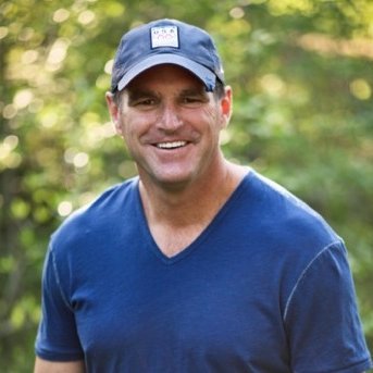 Orthopaedic Surgeon & Head Team Physician for the U.S. Women’s Alpine Ski Team.
A foremost expert in diagnosing and treating knee and shoulder injuries.