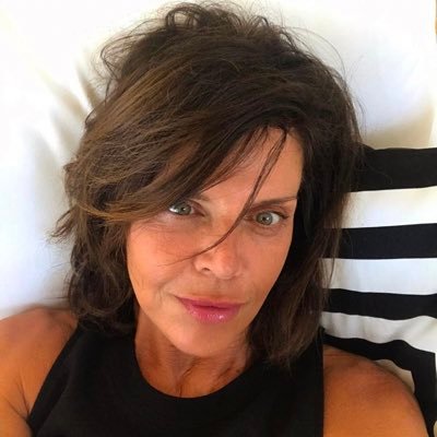 DB54285121's profile picture. 