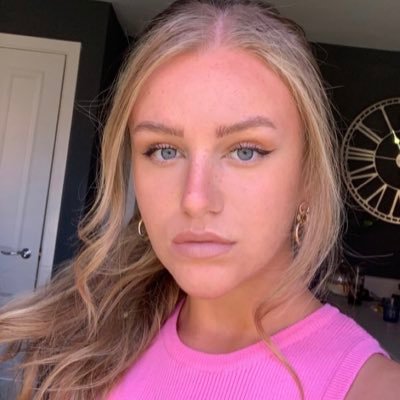 hollypoulter01's profile picture. 