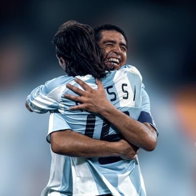 Cuenta oficial del libro De Riquelme a Messi, el mejor libro sobre la vida de Juan Román Riquelme. Página oficial: https://t.co/WyHNxfIGvd