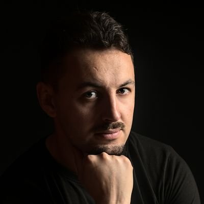 Убунту фан / Спортиста / Блогер/ Блуз /Nekretnine/ Рок/ Научна фантастика / Обожавам шкљоцање
фотоапарата. https://t.co/kyQIhhJzRF