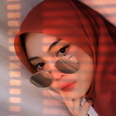 smile, even your heart is bleeding. ❤️ @bellaaulala