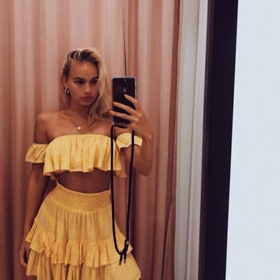 layacaverly's profile picture. cheer up baby