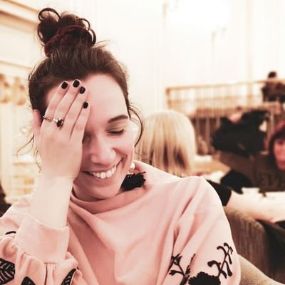 CarolineDubois's profile picture. Narratrice/Voice over, lectrice, artiste. J'haïs l'été et les petits pois. J'aime presque tout le reste.