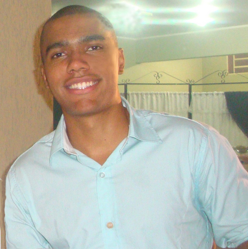 AlexCamposAnt's profile picture. Utilizo o twitter como um espaço para compartilhar e guardar links e cases úteis.  Assessor de Marketing  ;)