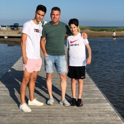 Vaig néixer a Sant Jaume d´Enveja, treballo a Comercial Arques i soc un apassionat de la meva familia, dels meus amics i del futbol