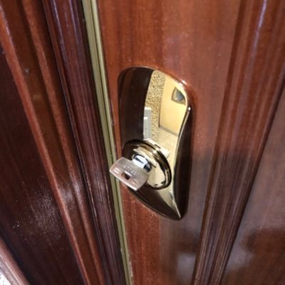 Soluciones y seguridad en cerrajería.
Todo lo que necesite para su hogar, empresa o comunidad de vecinos.