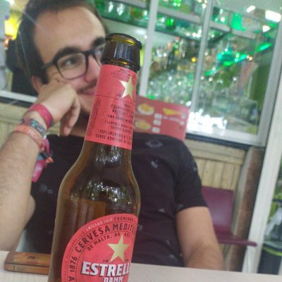 Queremos el pan pero también las rosas🍞🌹
El poble que canta mai no mor