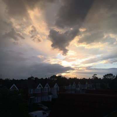 Self confessed weather geek. Absolutely no training but huge enthusiasm and thirst for understanding meteorology and how it impacts the UK. (He/Him)