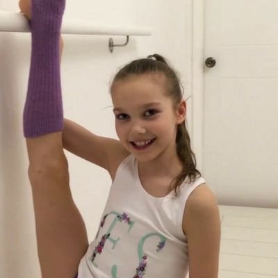 Hi people I'm Tina and I am a gymnast, also feel free to chat I'm a very NAUGHTY girl.
I LOVE WATCHING GIRLS PICKING THEIR NOSE AND EATING IT, GETS ME WET 👅👃