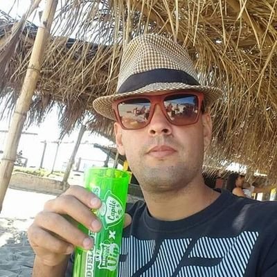 Pai de 2 filhos lindos , Polícial Militar do Rio de Janeiro com muito orgulho , patriota .