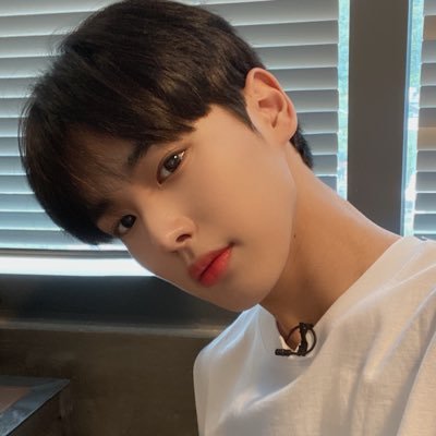 woolaegichan's profile picture. 나도 노력하고 있는데,,내 노력은 안 보이는 건가..?