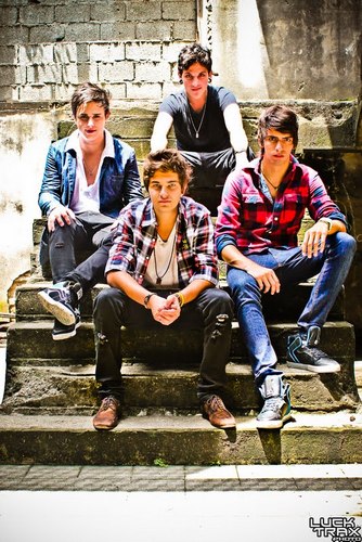 Apaioxonada por @Vi_StepUp ; @patryck_stepup ; @Caio_stepup e @Rafastepup *-* By: @_CaarolBrito .
Criado no dia 14/03/2011