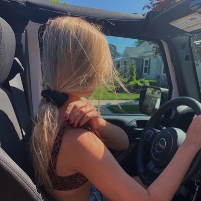 izabella512's profile picture. 