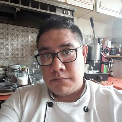 Cocinero y repostero de profesión, tragón de corazón. Amante de México, su tradición, cultura y su sabor.
