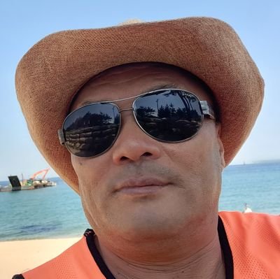 bFvU93zIPPE7HBH's profile picture. 거푸집 목수여용