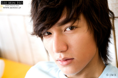 Anyong.:).안녕하세요.난내여자친구를 소개하겠습니다..I was born June 22, 1987.COMMERCIALS:Trugen,LG Teenring(w/Kim Bum & Goo Hye Sun),SamsunG.