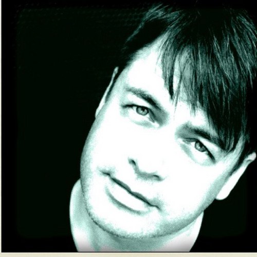 Singer, actor, vocal coach and writer. Love snapping pics of interesting people and places.