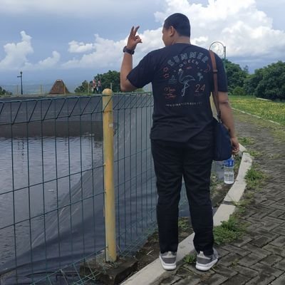 Ora perlu sangar ora perlu tenar sepenting rejeki lancar...✌😀